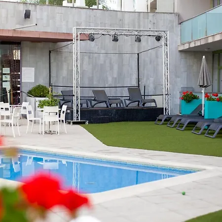4 Apartment *